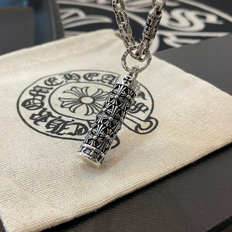 Ch*0me He**ts necklaces